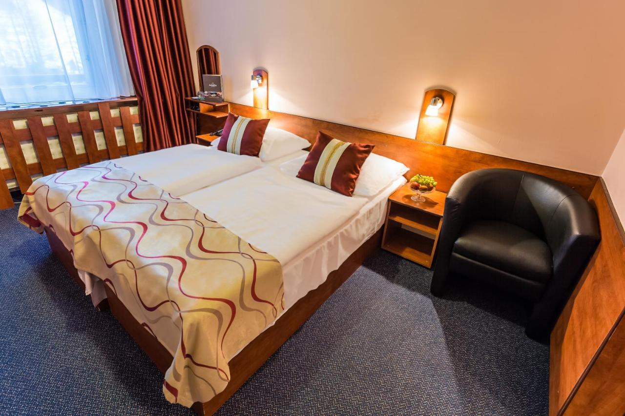 Hotel Sachticka Banska Bystrica Ngoại thất bức ảnh