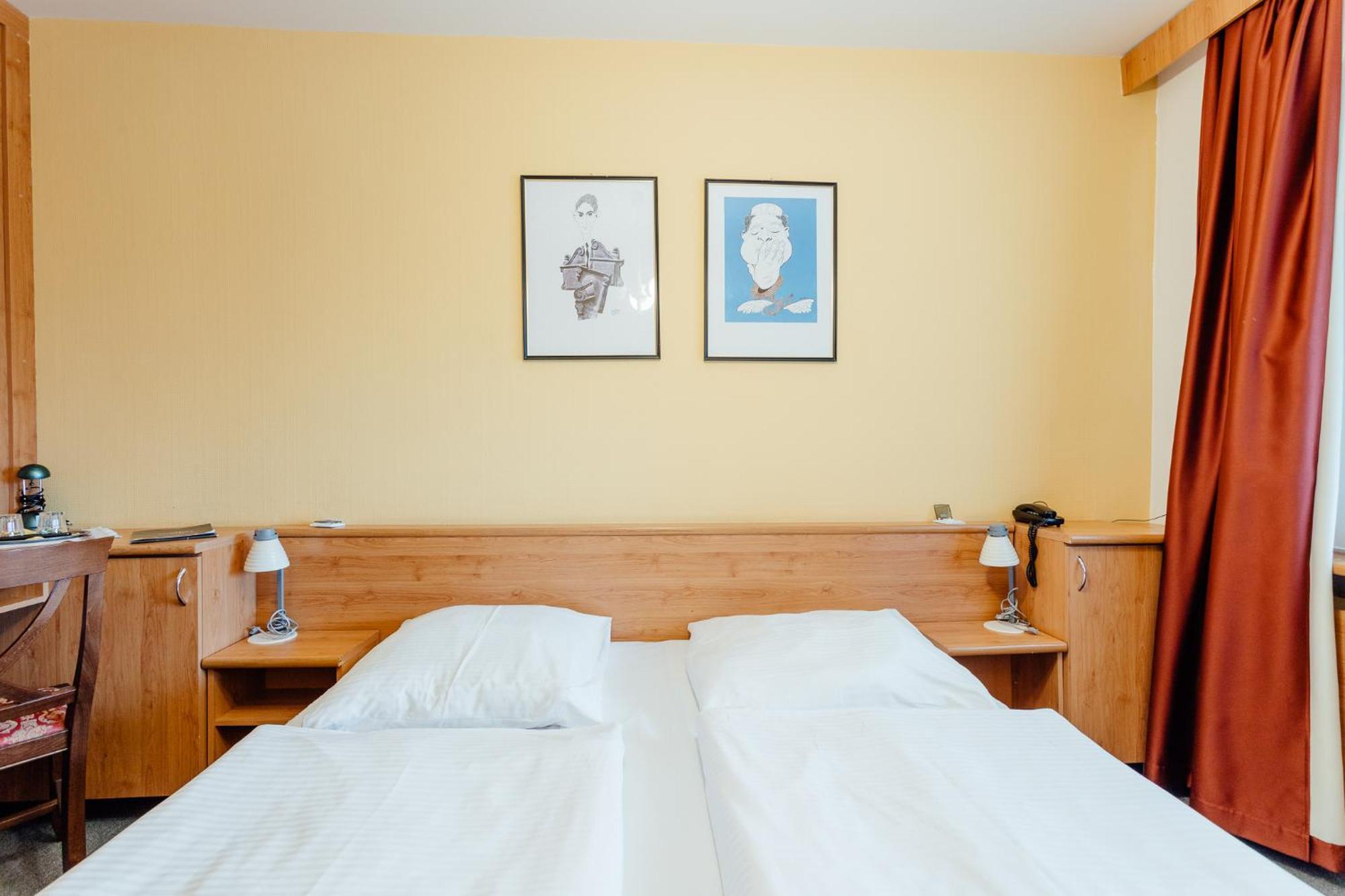 Hotel Sachticka Banska Bystrica Ngoại thất bức ảnh
