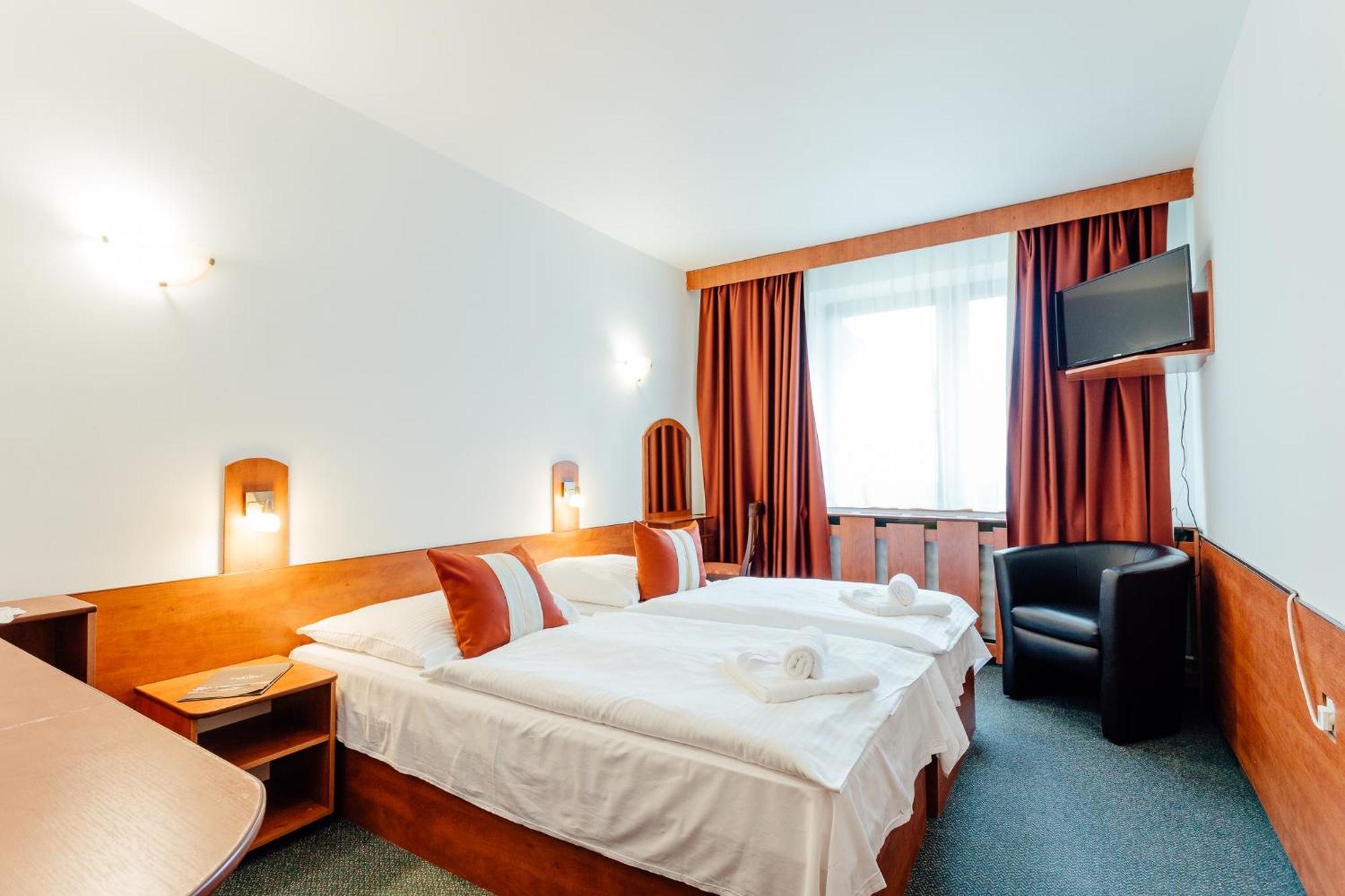 Hotel Sachticka Banska Bystrica Ngoại thất bức ảnh